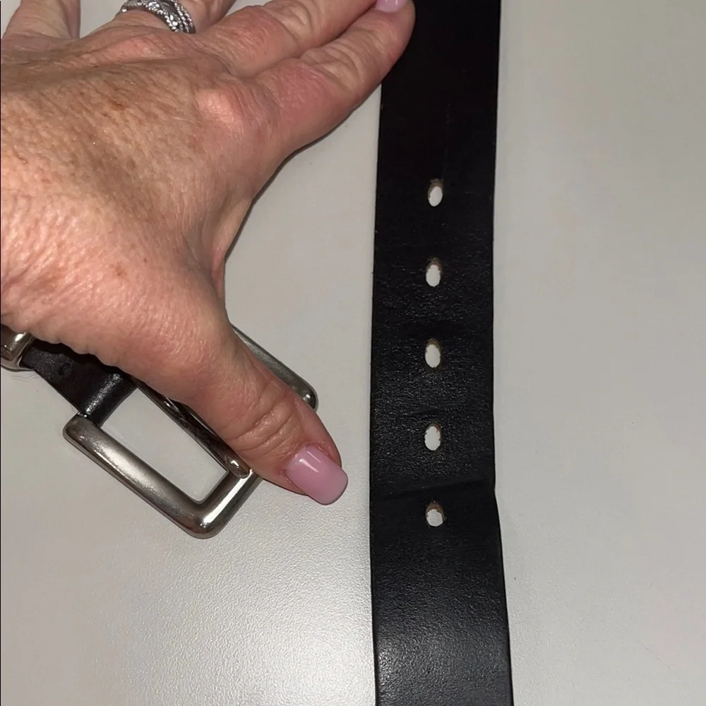 Levi’s dark brown Leather Belt preowned size 32/ silver tone buckle